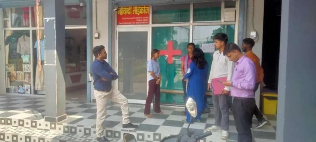 मेडिकल स्टोर व क्लीनिकों पर मारे छापे, पांच को नोटिस, एक सील