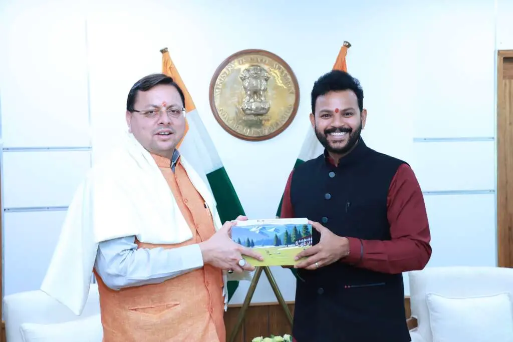 सीएम ने पिथौरागढ़ से नई दिल्ली के लिए नियमित उड़ान शुरू करने की उठाई मांग
